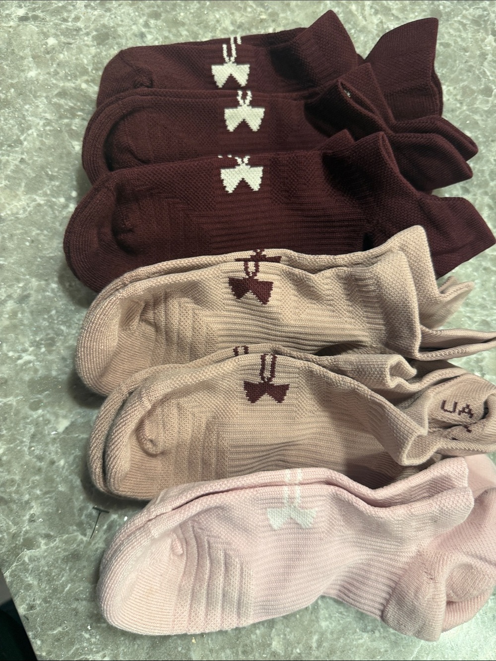 6 Pair Bow Ankle Socks Under Armor in Burgundy, Mauve, and Blush